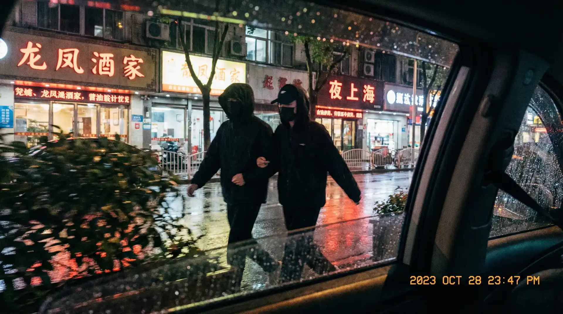 日产中文乱码字幕无线观看 - 顶流明星深夜密会现场抓拍照片